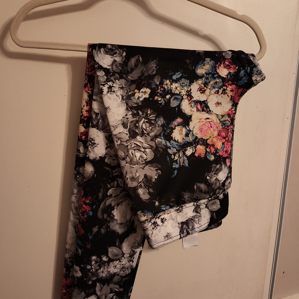 Abercrombie & Fitch Floral Leggings - Black, Pink, and White